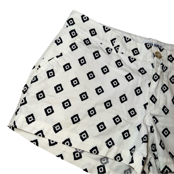 Old Navy Black & White Ikat Shorts size 4✨ - Picture 2 of 9
